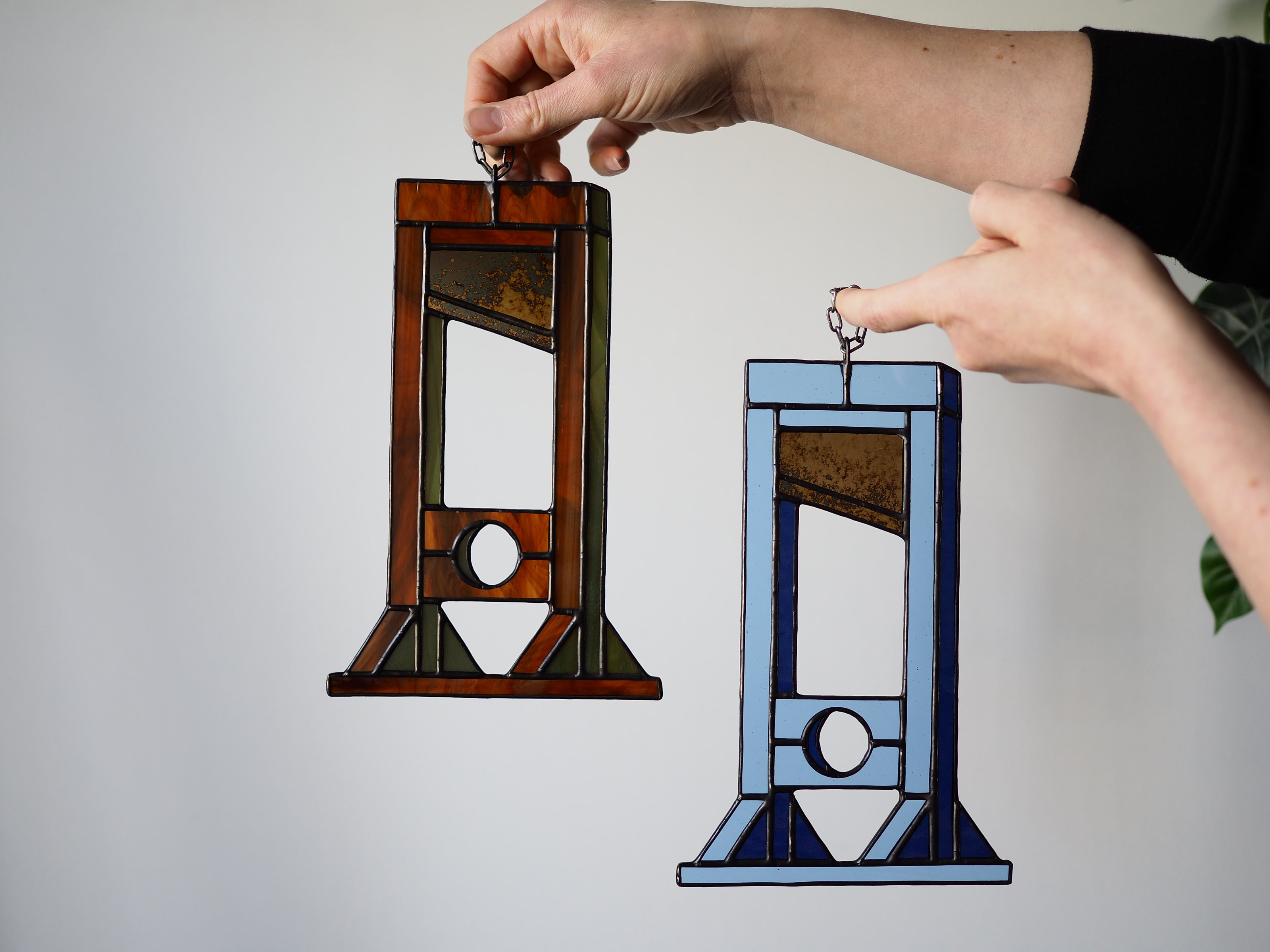 Guillotine 'Eat The Rich' bruin glasraam