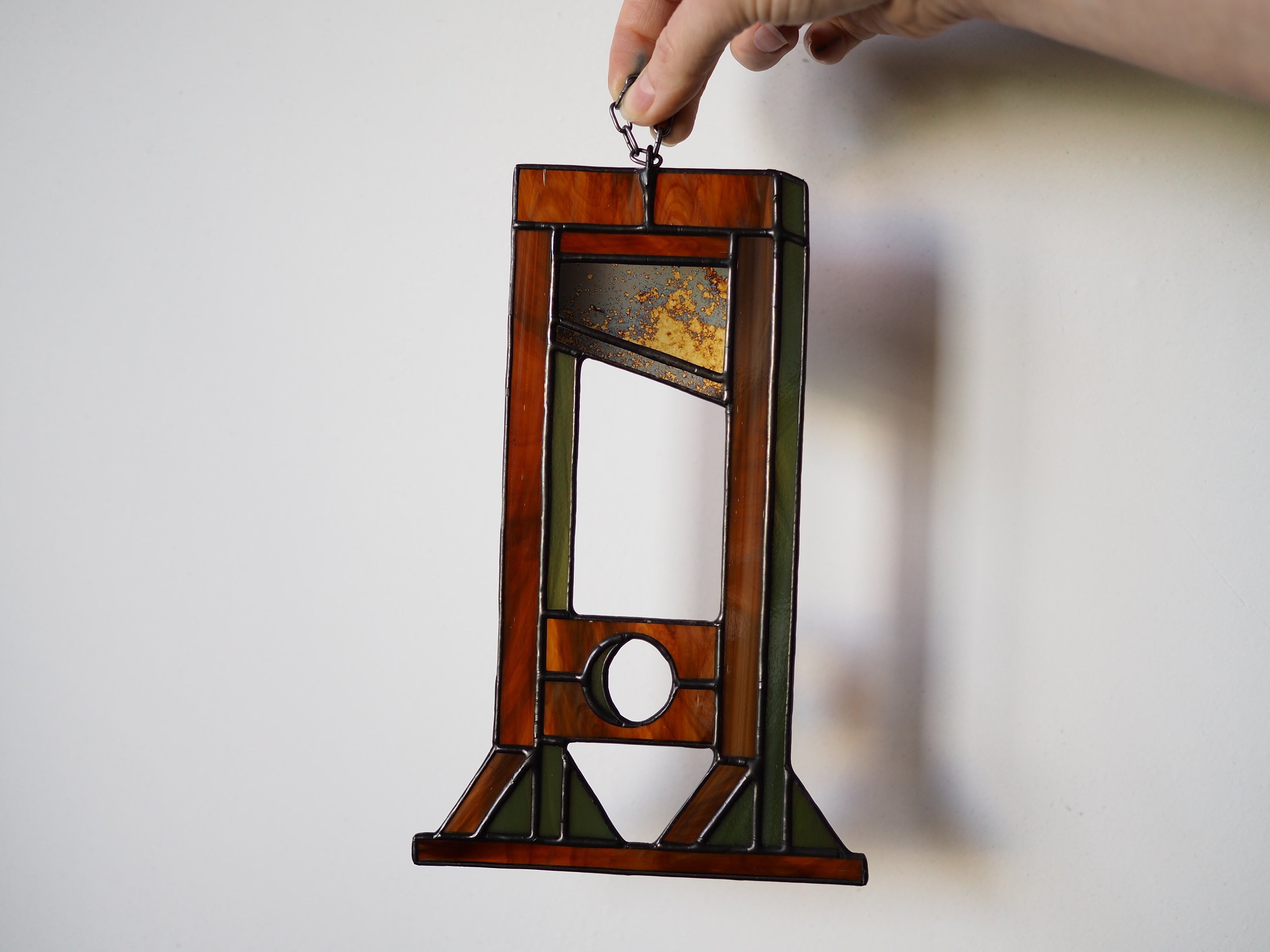 Guillotine 'Eat The Rich' bruin glasraam